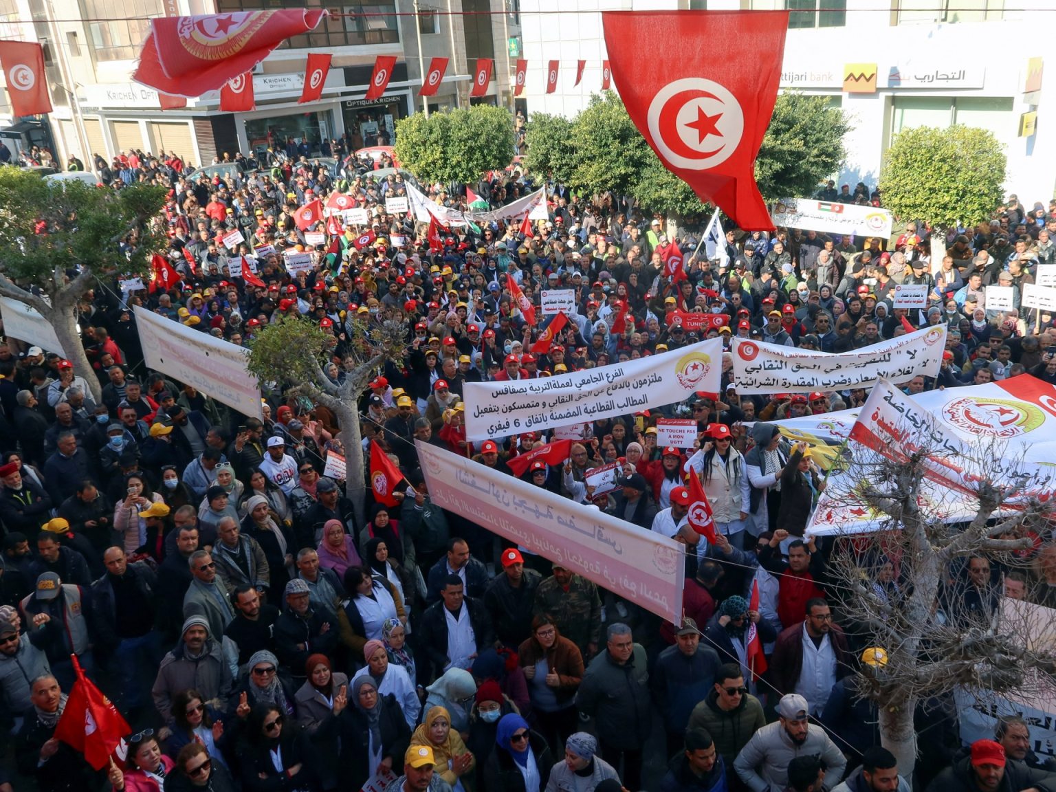 تونس.. التحفظ على وزير سابق واعتقال 3 من الحزب الجمهوري بسبب “كتابات على الجدران”