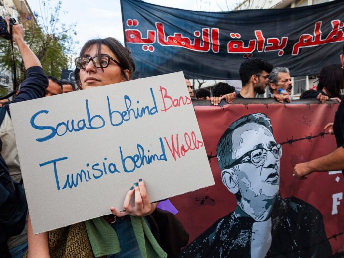 محكمة تونسية تقضي بالسجن على القاضي السابق أحمد صواب