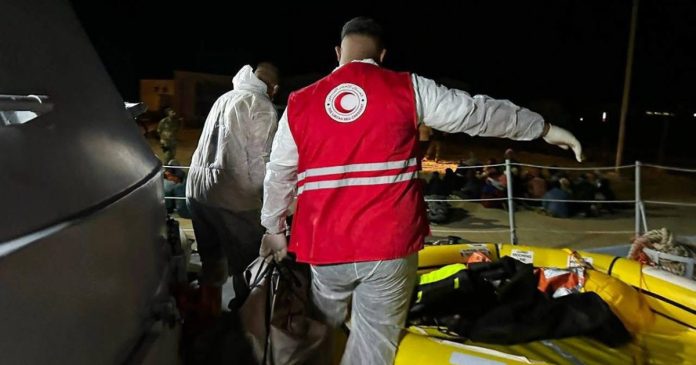 غرق 4 مهاجرين غير قانونيين وإنقاذ العشرات قرب السواحل الليبية